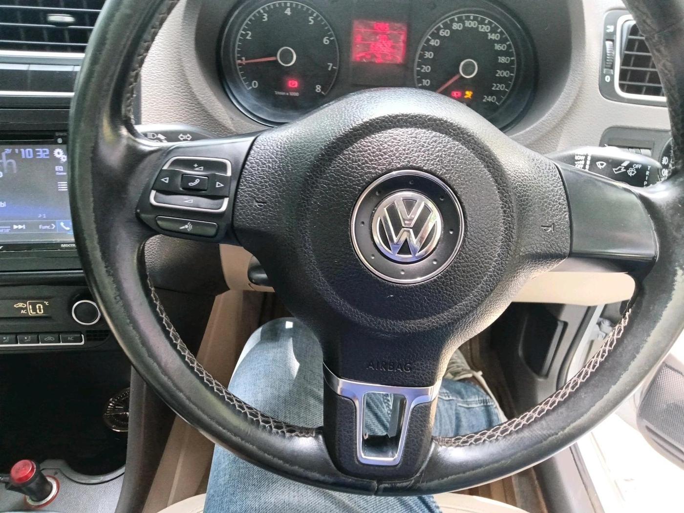 2013 Volkswagen Vento HIGHLINE 1.6 MPI, Petrol, Manual, 68,636 km, interior