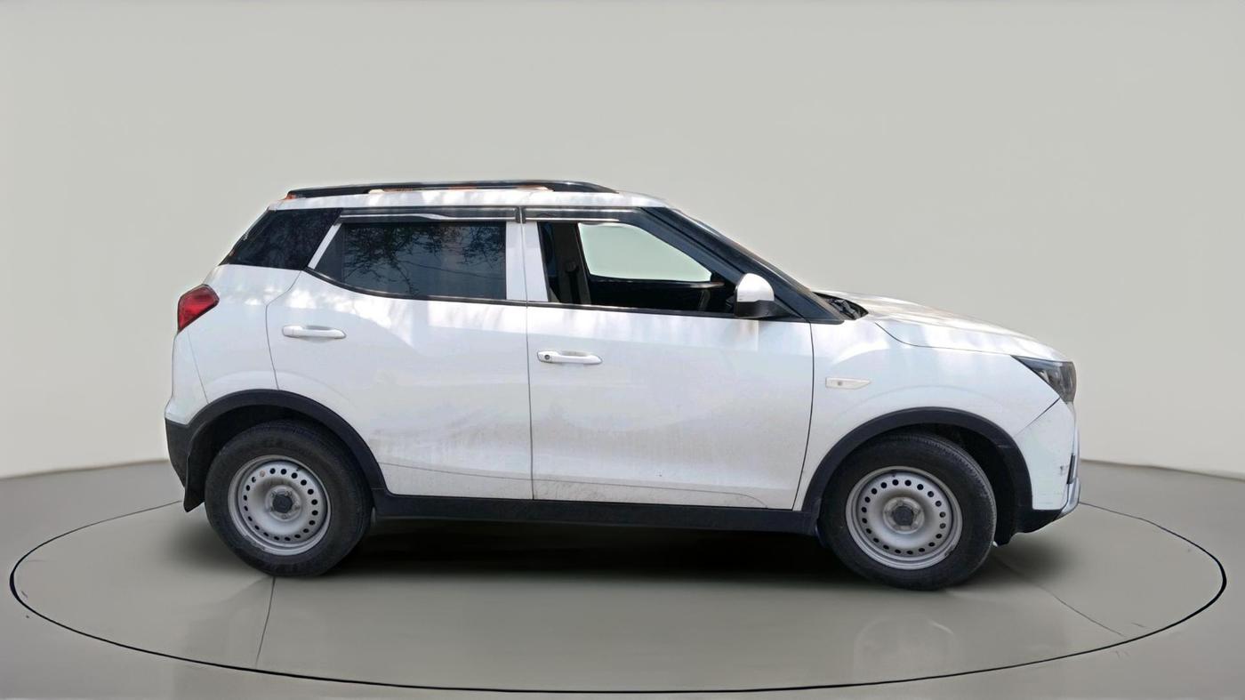 2024 Mahindra XUV300 W4 1.2 PETROL, Petrol, Manual, 14,800 km, exterior