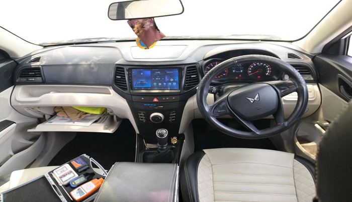 2024 Mahindra XUV300 W4 1.2 PETROL, Petrol, Manual, 14,654 km, interior