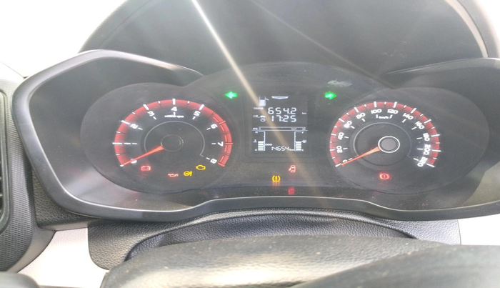 2024 Mahindra XUV300 W4 1.2 PETROL, Petrol, Manual, 14,654 km, interior