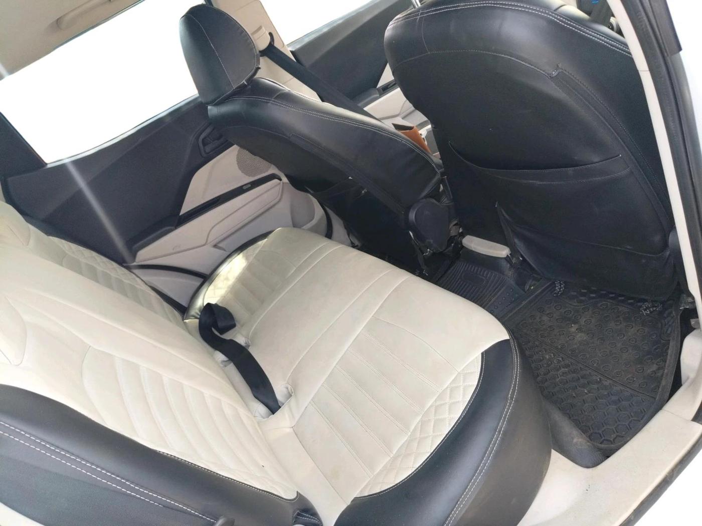 2024 Mahindra XUV300 W4 1.2 PETROL, Petrol, Manual, 14,800 km, interior