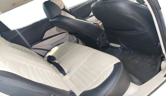 2024 Mahindra XUV300 W4 1.2 PETROL, Petrol, Manual, 14,654 km, interior