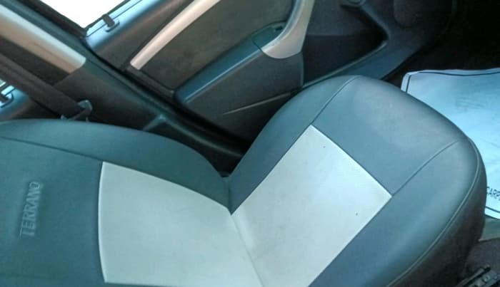 2017 Nissan Terrano XL (P), Petrol, Manual, 74,981 km, interior