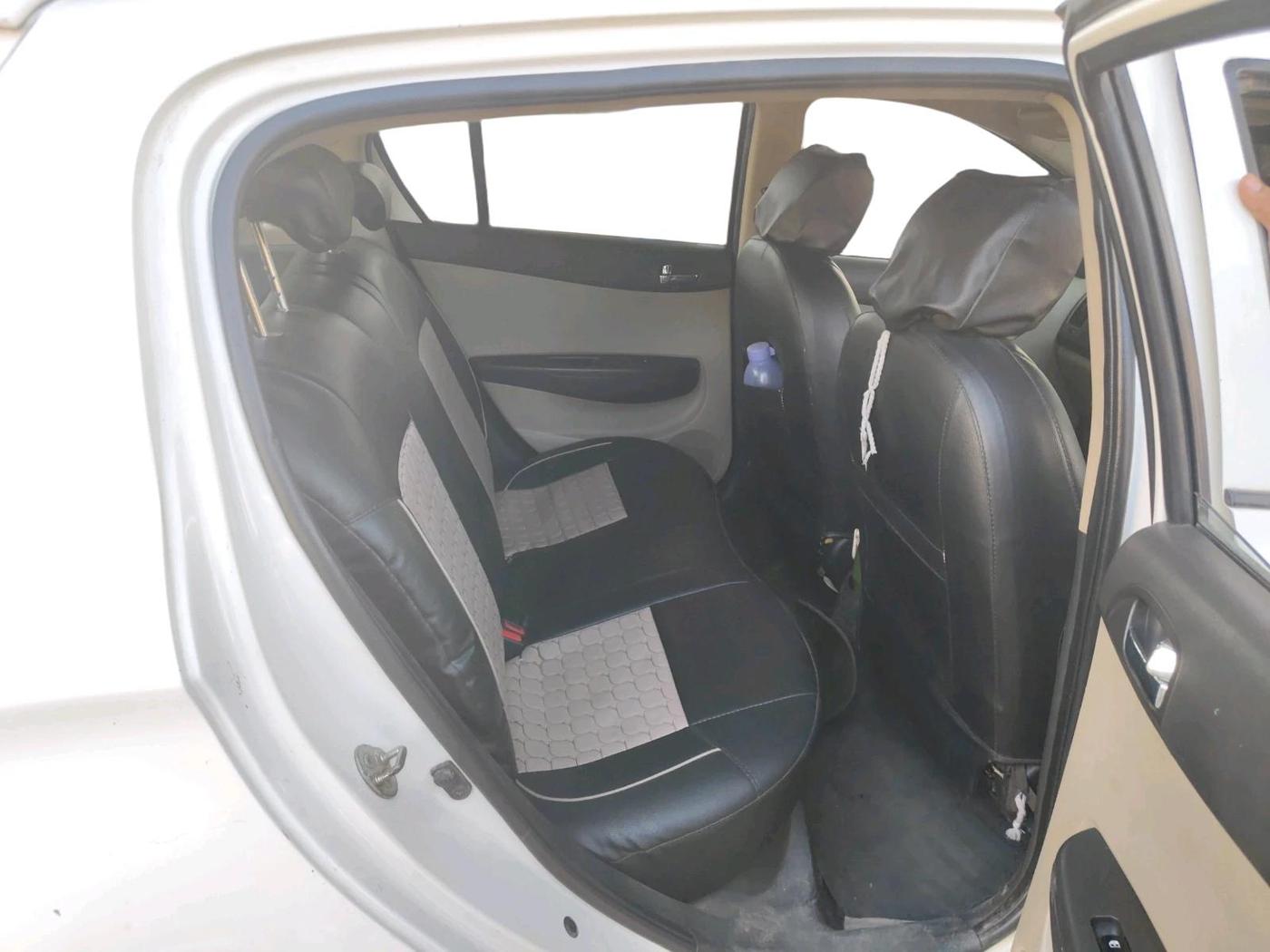 2013 Hyundai i20 SPORTZ 1.4 CRDI, Diesel, Manual, 1,33,637 km, interior