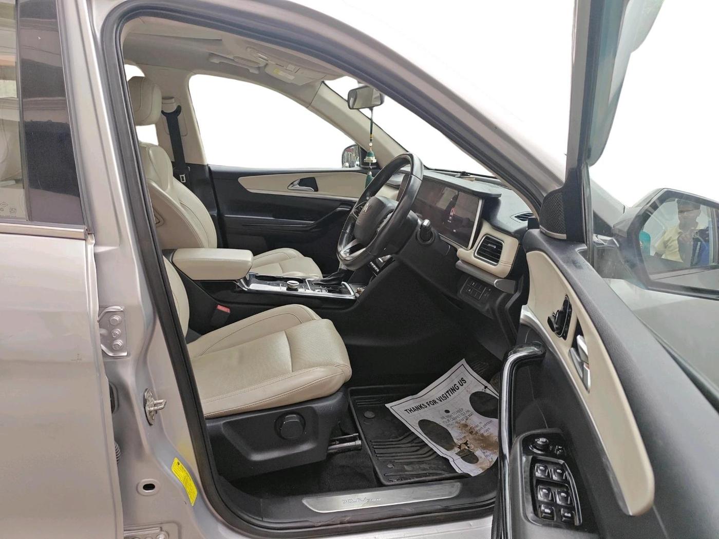 2022 Mahindra XUV700 AX 7 D AT 7 STR, Diesel, Automatic, 81,817 km, interior