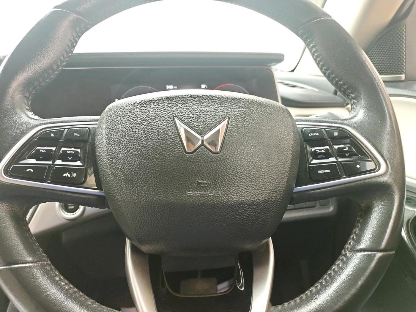 2022 Mahindra XUV700 AX 7 D AT 7 STR, Diesel, Automatic, 81,817 km, interior
