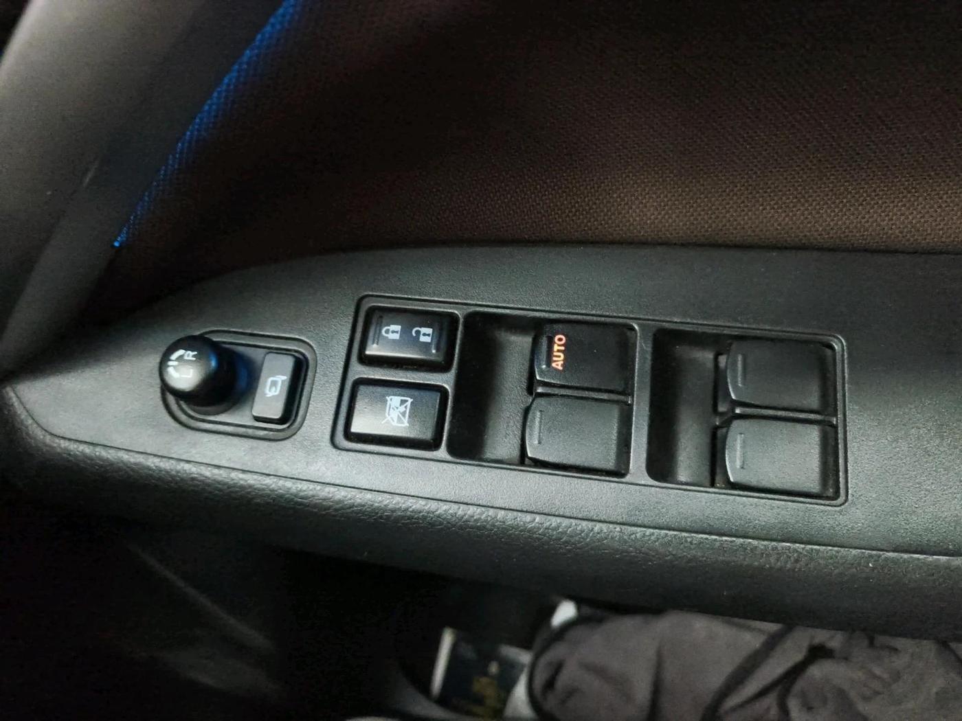 2022 Maruti BREZZA ZXI + SMART HYBRID DUAL TONE, Petrol, Manual, 47,994 km, interior