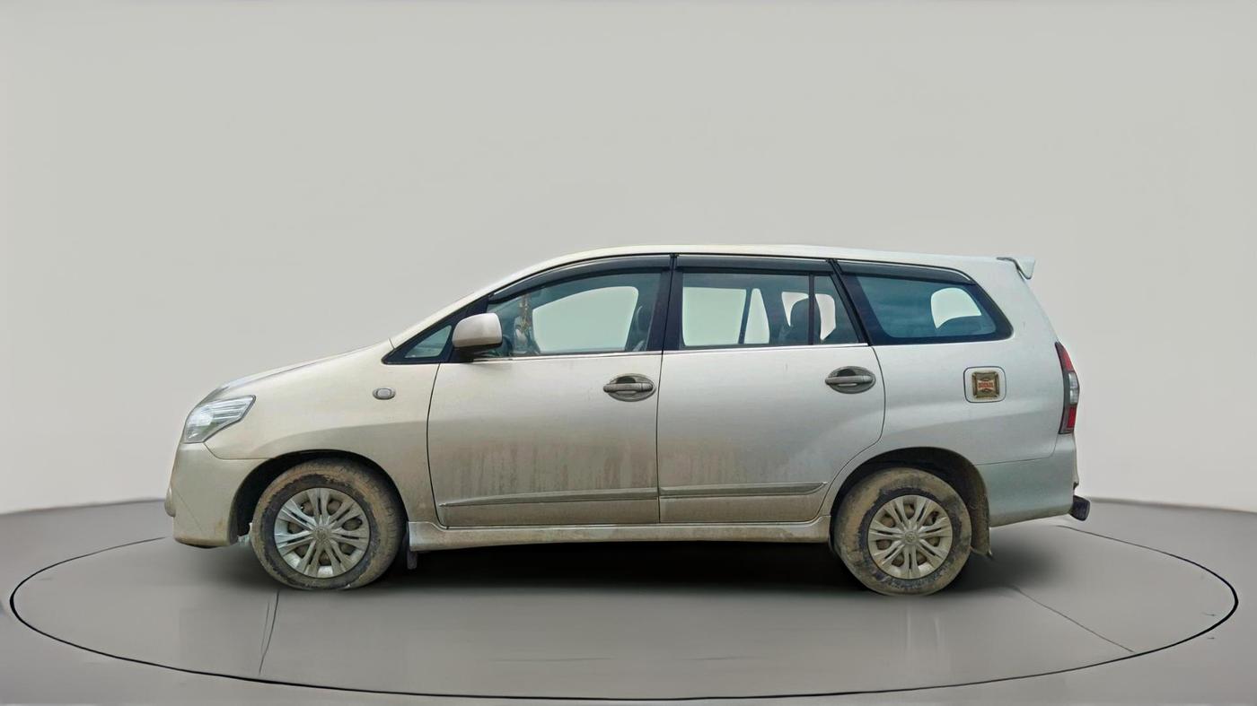 2016 Toyota Innova 2.5 GX 7 STR, Diesel, Manual, 1,22,700 km, exterior