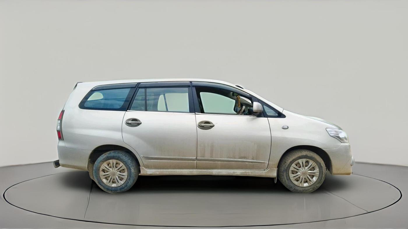2016 Toyota Innova 2.5 GX 7 STR, Diesel, Manual, 1,22,700 km, exterior