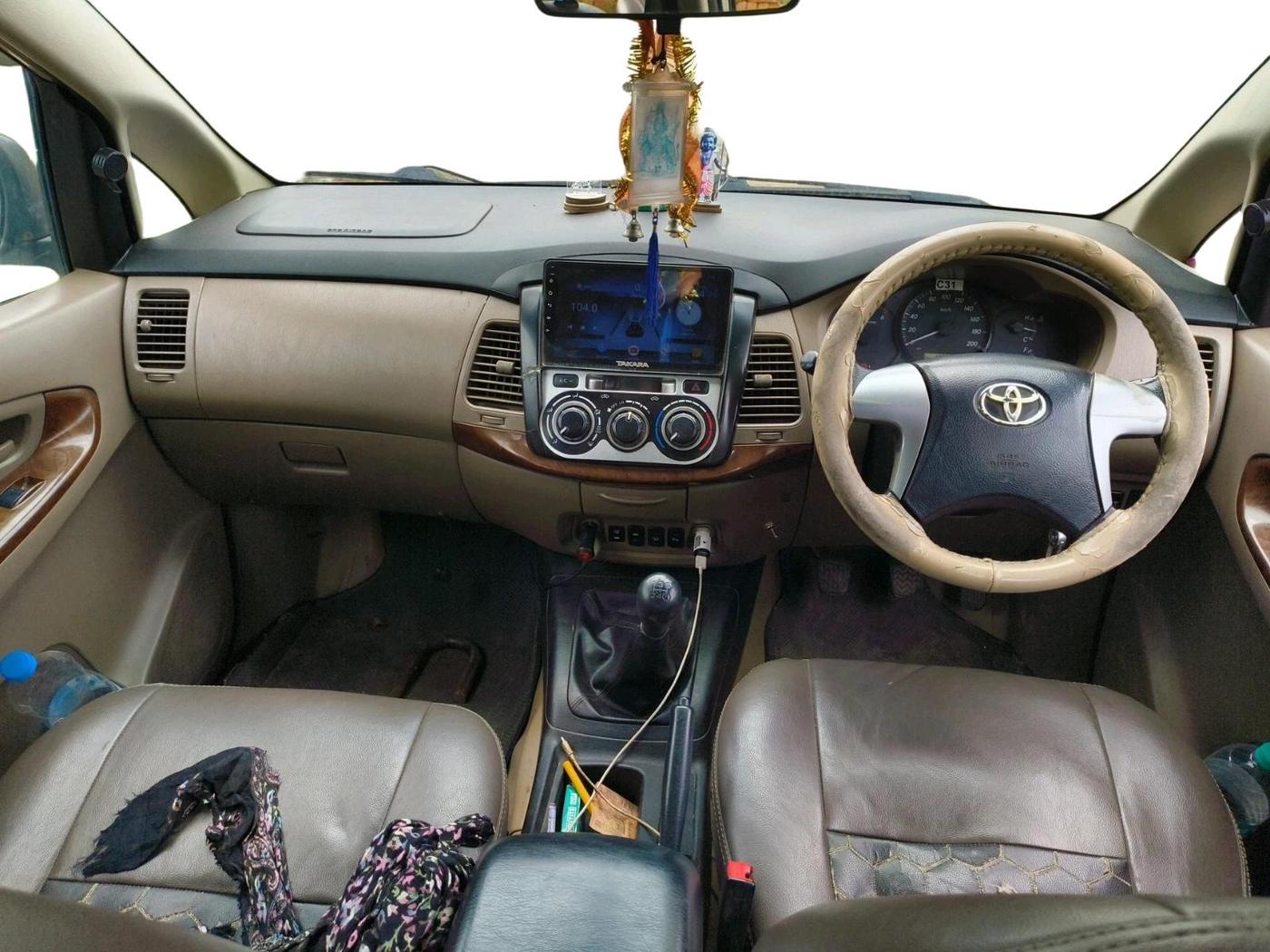 2016 Toyota Innova 2.5 GX 7 STR, Diesel, Manual, 1,22,700 km, interior