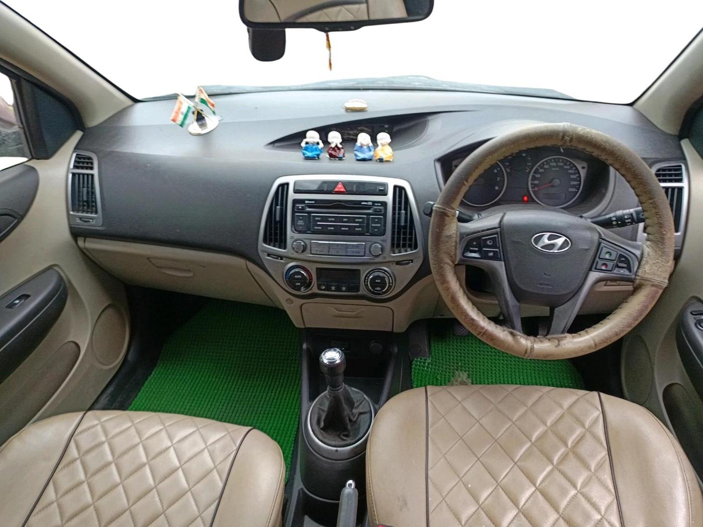 2014 Hyundai i20 SPORTZ 1.2, Petrol, Manual, 75,859 km, interior