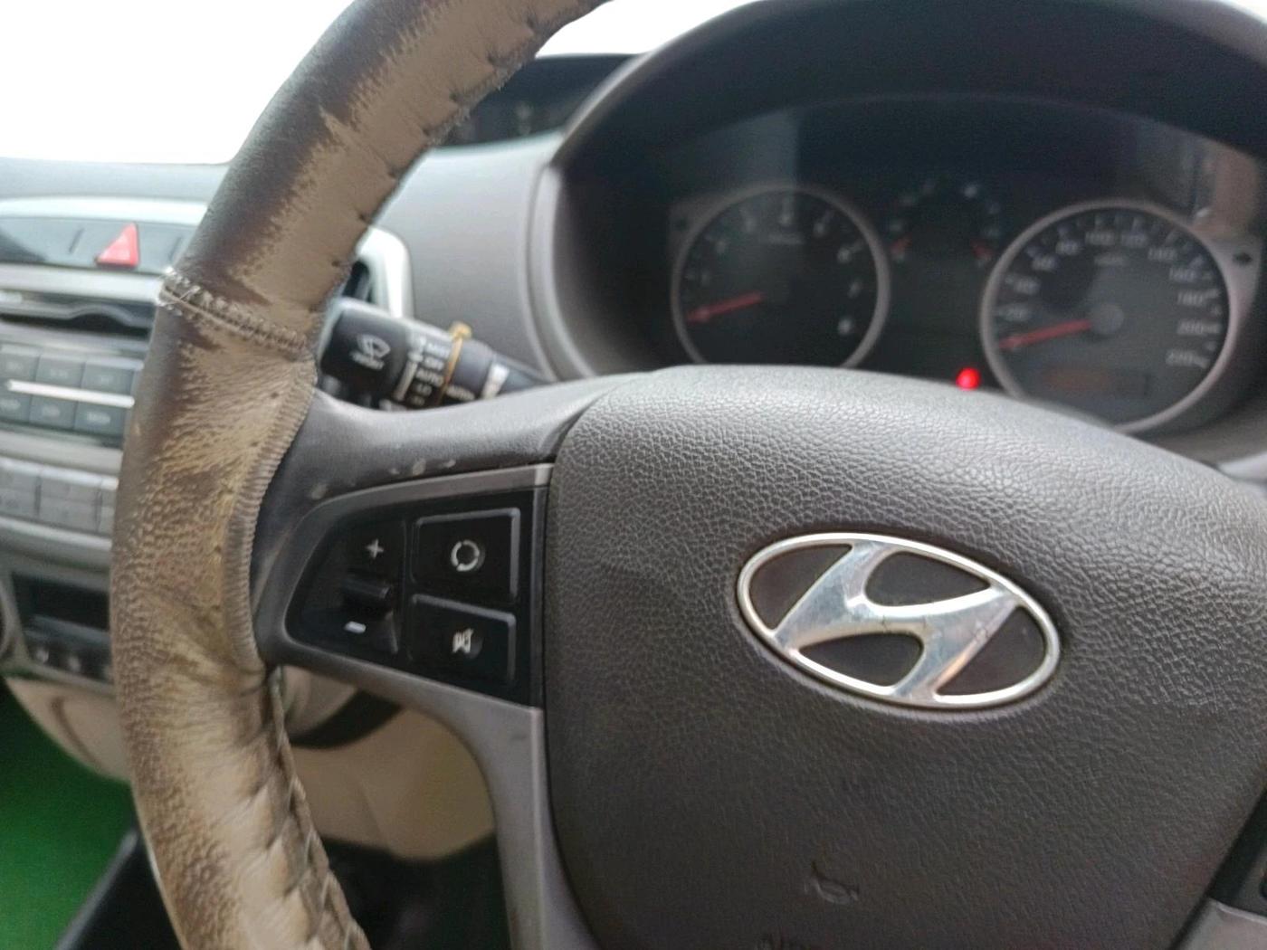 2014 Hyundai i20 SPORTZ 1.2, Petrol, Manual, 75,859 km, interior