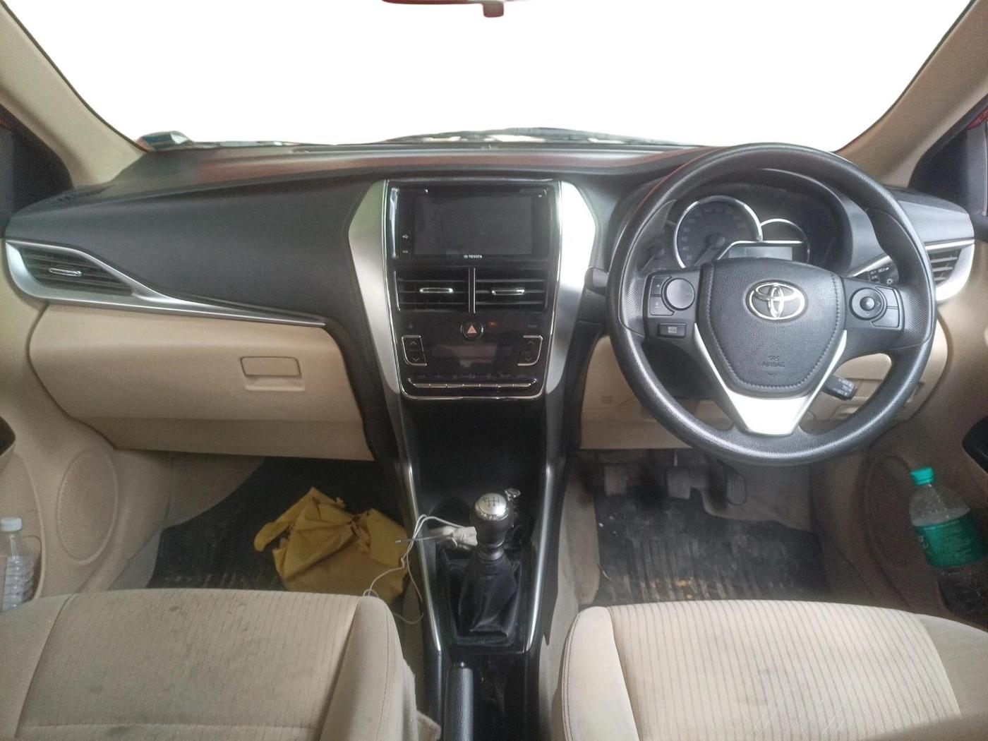 2018 Toyota YARIS V MT, Petrol, Manual, 76,181 km, interior