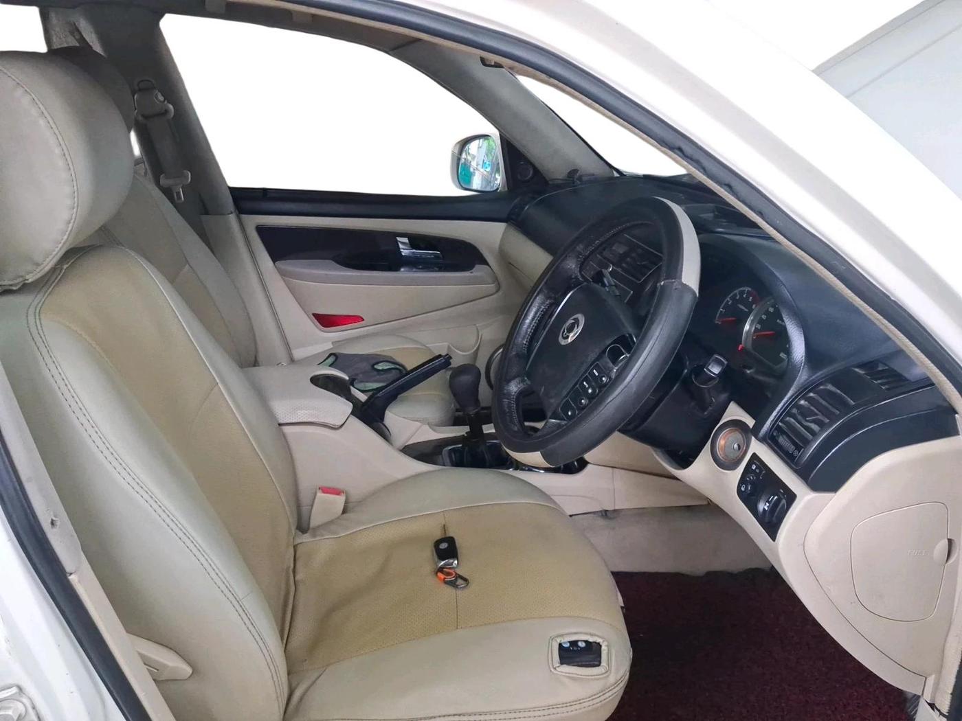 2013 Ssangyong Rexton RX5, Diesel, Manual, 1,55,063 km, interior
