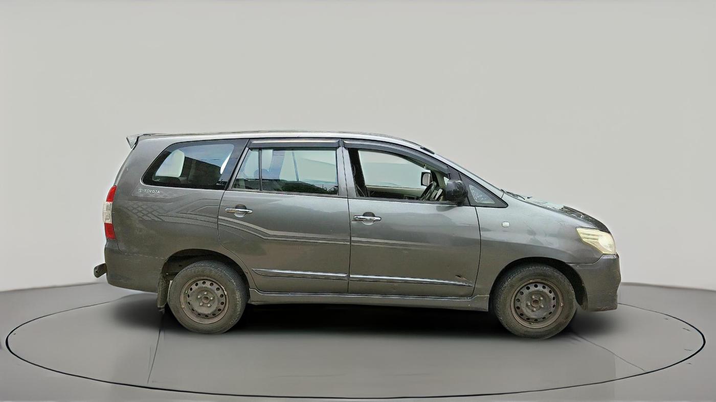 2014 Toyota Innova 2.5 GX 8 STR, Diesel, Manual, 2,55,202 km, exterior
