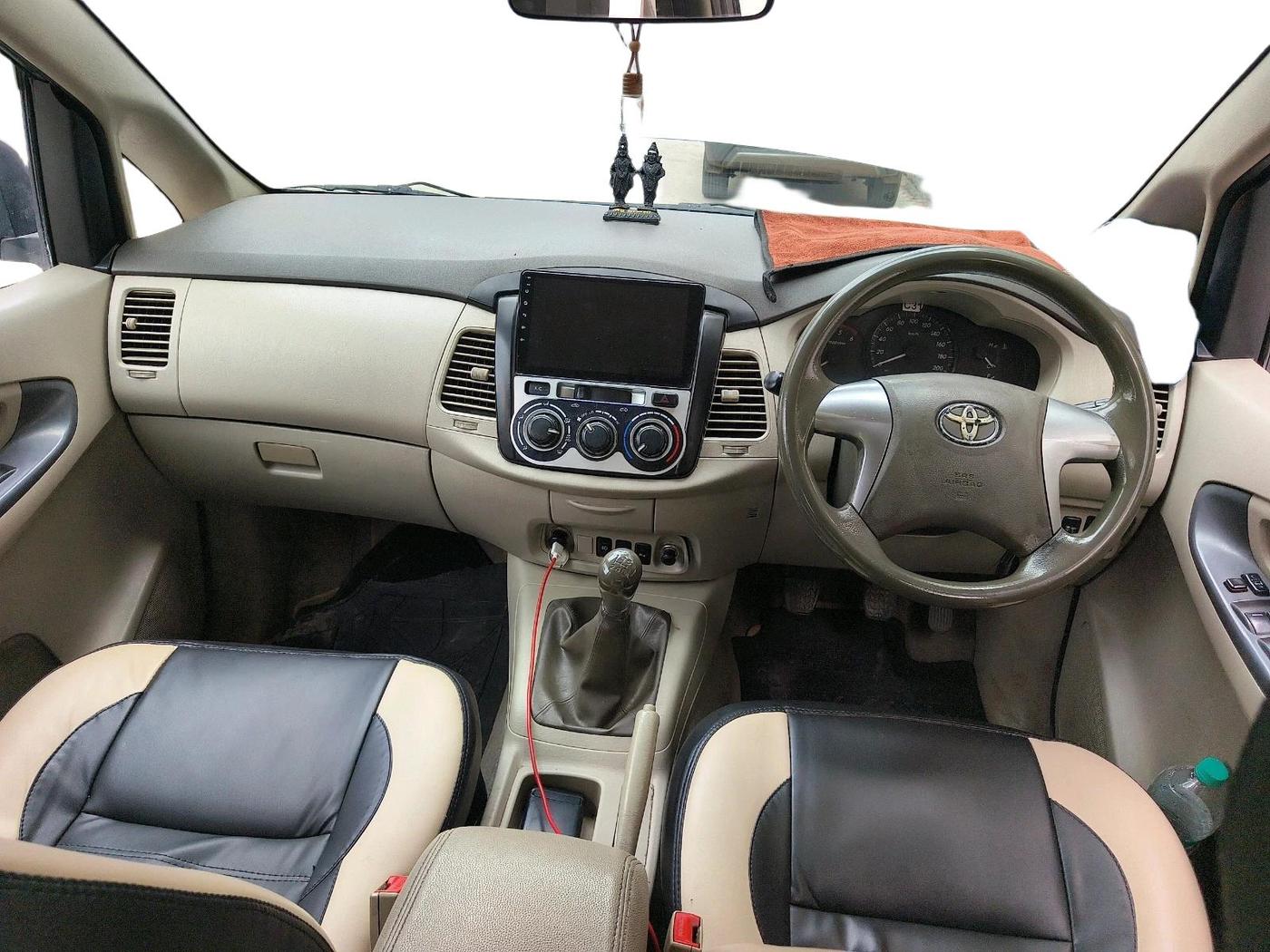 2014 Toyota Innova 2.5 GX 8 STR, Diesel, Manual, 2,55,202 km, interior