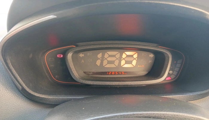 2018 Renault Kwid RXT 1.0 (O), Petrol, Manual, 1,28,545 km, interior