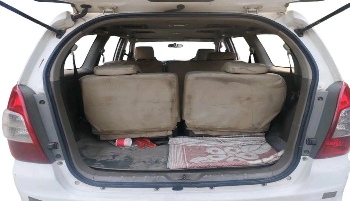 2015 Toyota Innova 2.5 G 8 STR, Diesel, Manual, 2,13,866 km, exterior