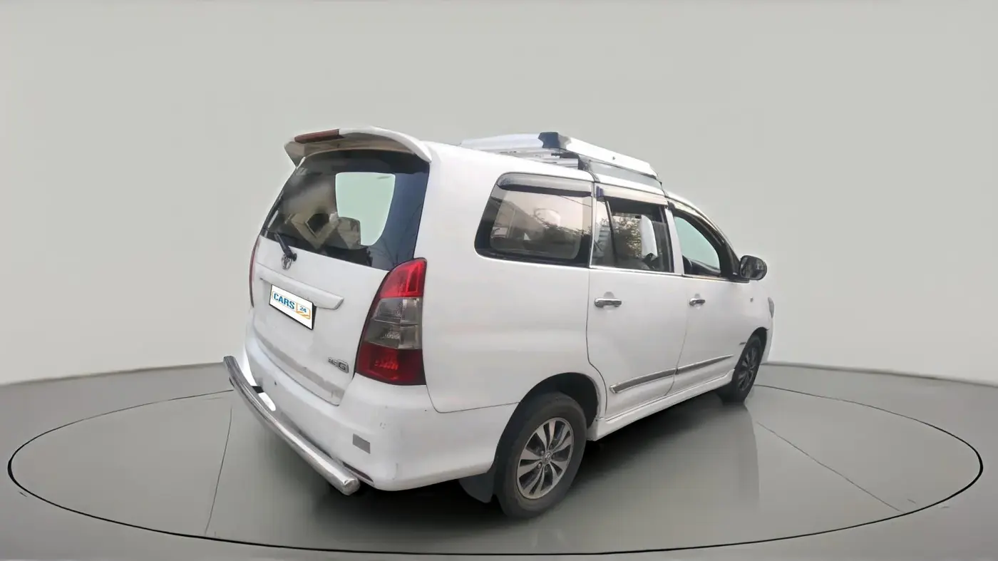 2015 Toyota Innova 2.5 G 8 STR, Diesel, Manual, 2,13,866 km, exterior