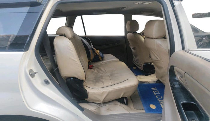 2015 Toyota Innova 2.5 G 8 STR, Diesel, Manual, 2,13,866 km, interior