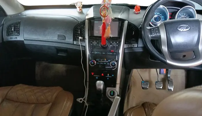 2018 Mahindra XUV500 W11, Diesel, Manual, 75,730 km, interior