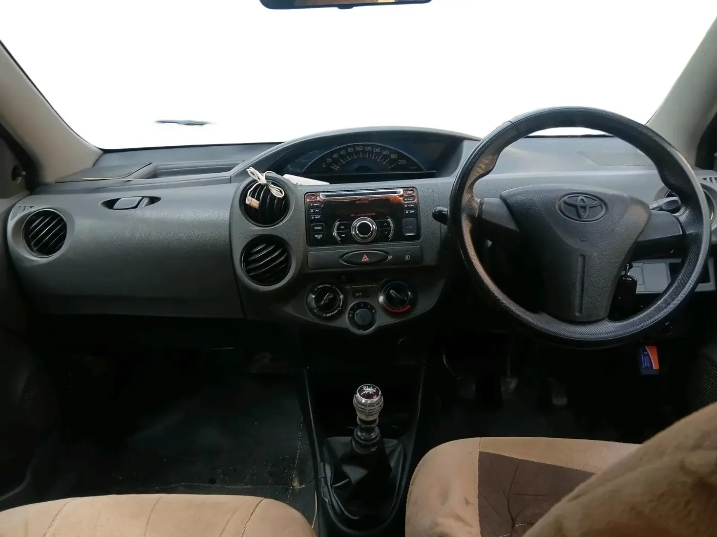 2013 Toyota Etios Liva GD, Diesel, Manual, 1,12,679 km, interior