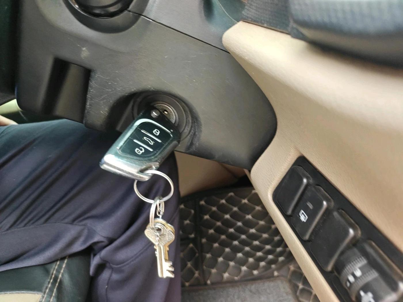 2017 Mahindra TUV300 T8 AMT, Diesel, Automatic, 1,59,748 km, interior