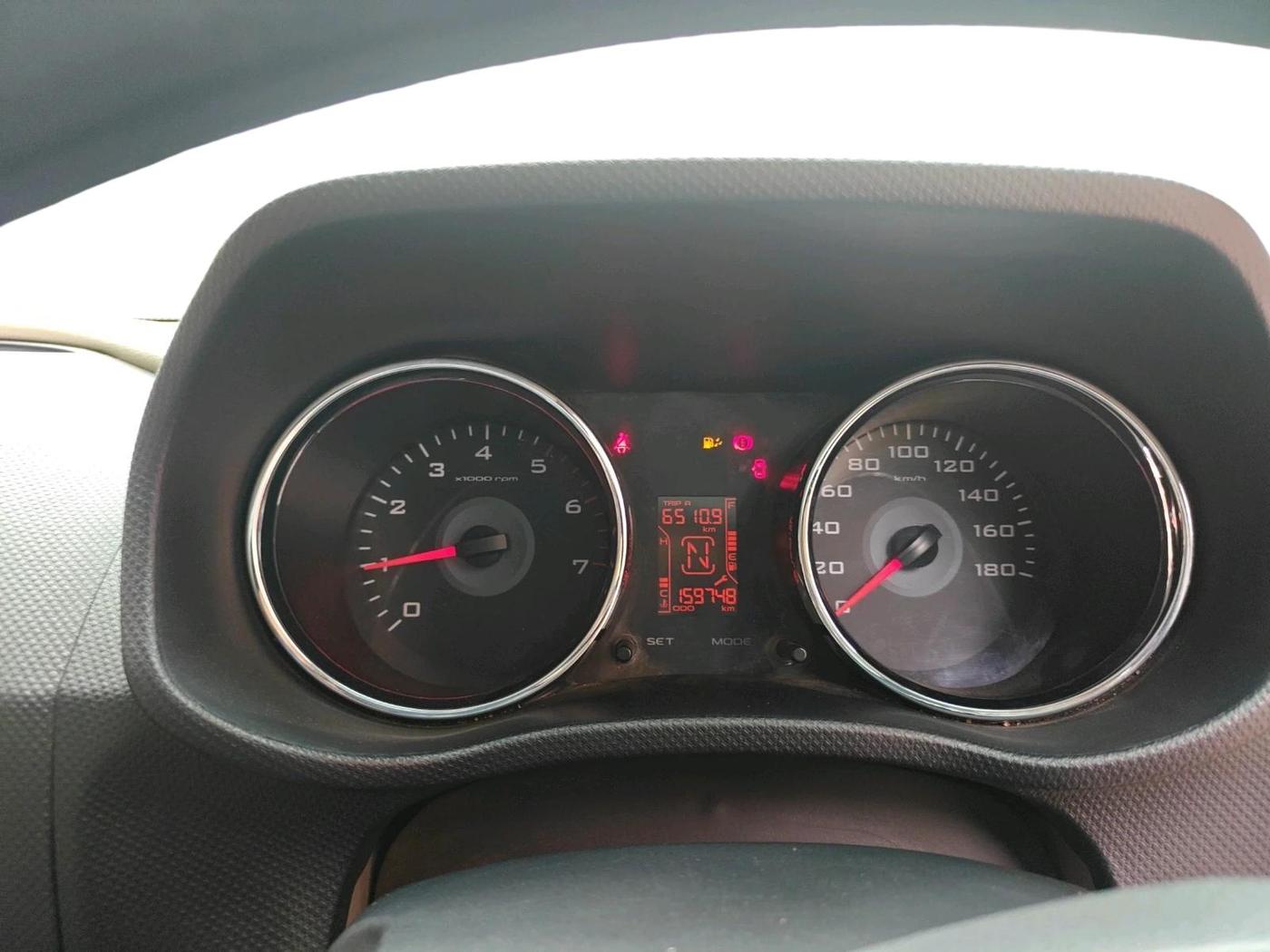 2017 Mahindra TUV300 T8 AMT, Diesel, Automatic, 1,59,748 km, interior