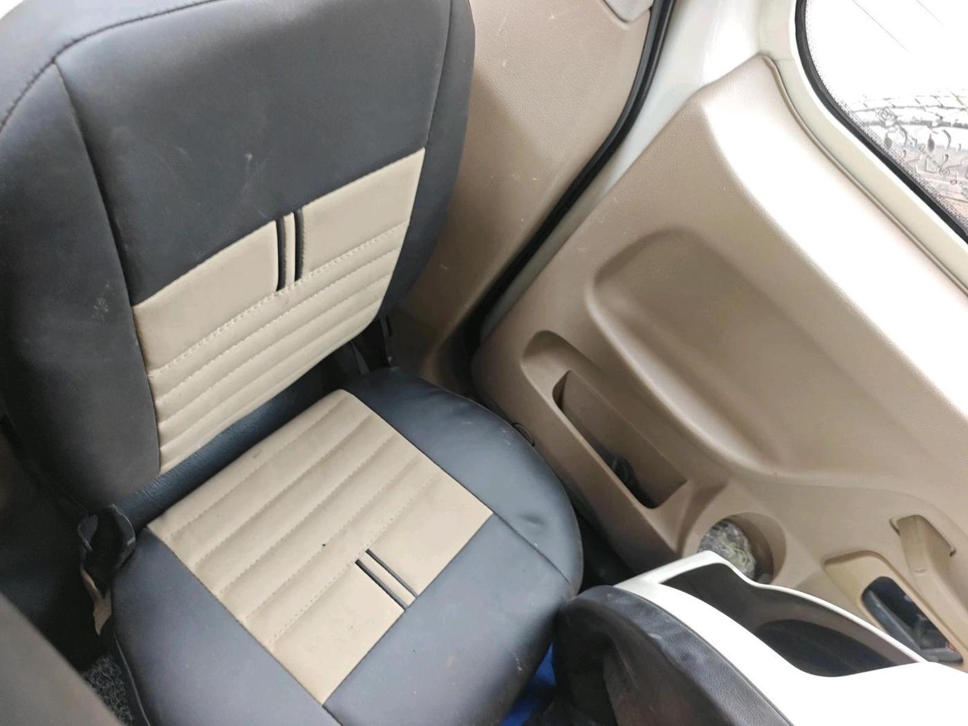 2017 Mahindra TUV300 T8 AMT, Diesel, Automatic, 1,59,748 km, interior