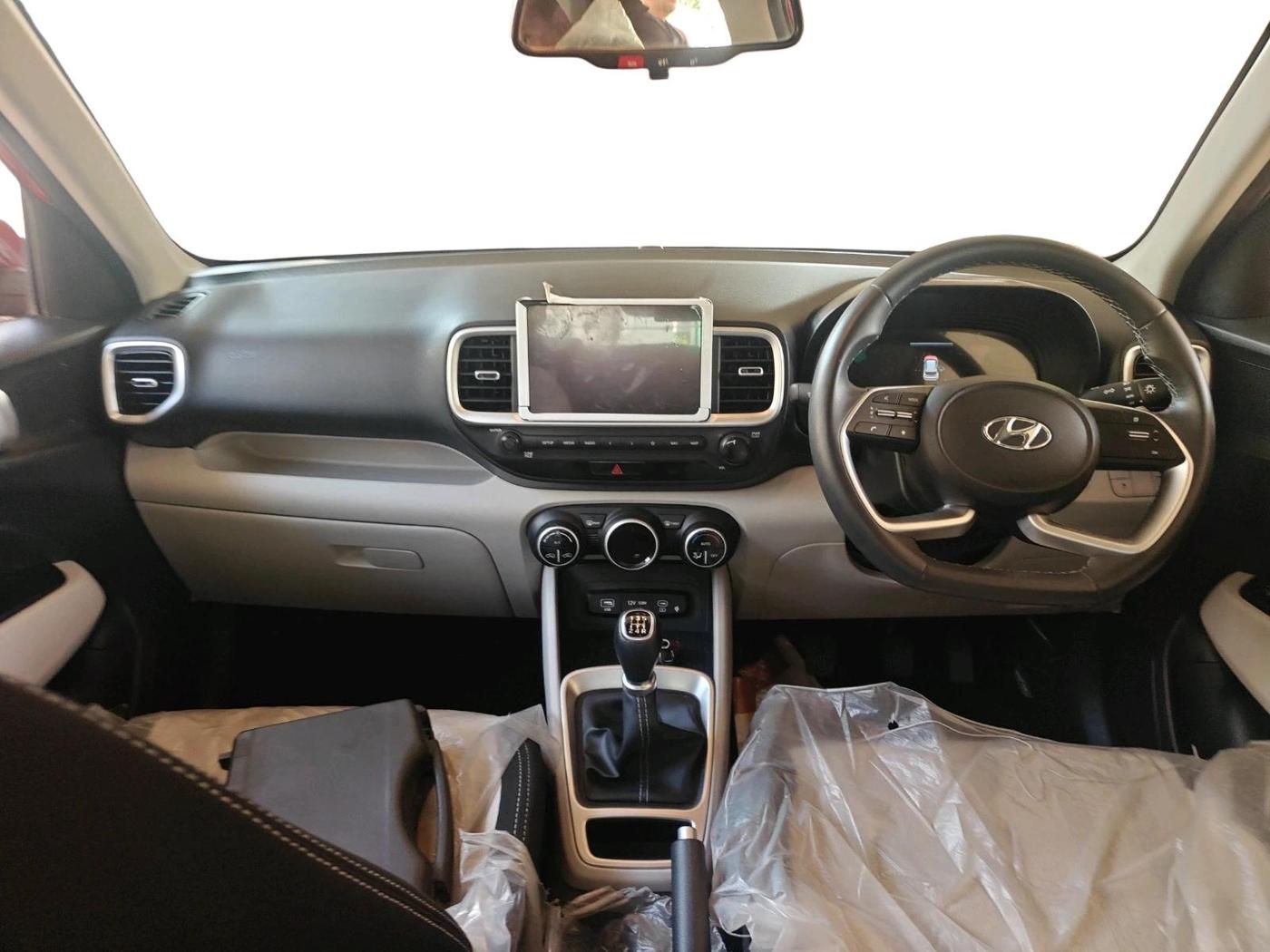 2022 Hyundai VENUE SX 1.2 PETROL, Petrol, Manual, 9,343 km, interior