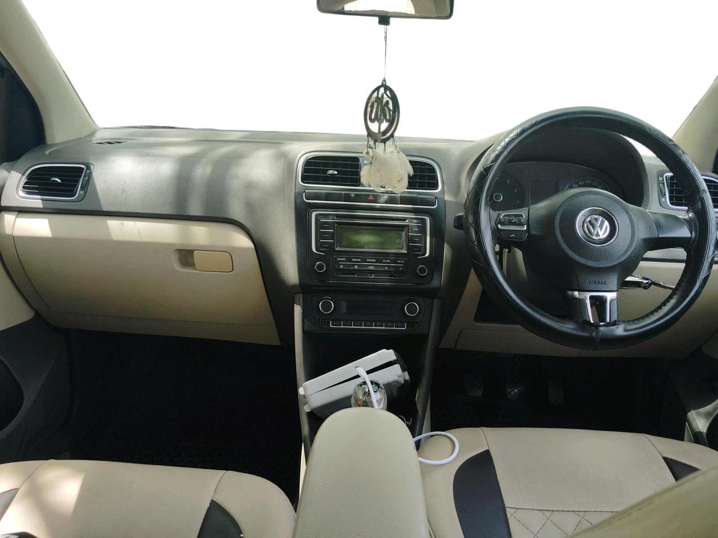 2014 Volkswagen Vento HIGHLINE 1.6 MPI, CNG, Manual, 1,48,109 km, interior