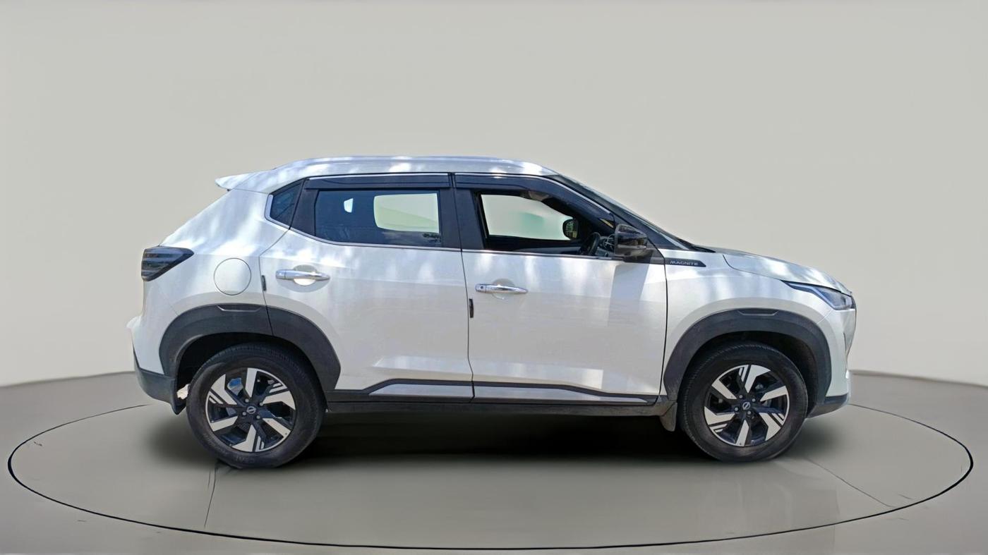 2024 Nissan MAGNITE Tekna B4D 1.0 Petrol MT, Petrol, Manual, 2,755 km, exterior