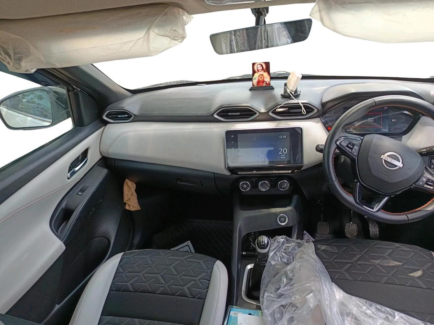 2024 Nissan MAGNITE Tekna B4D 1.0 Petrol MT, Petrol, Manual, 2,755 km, interior