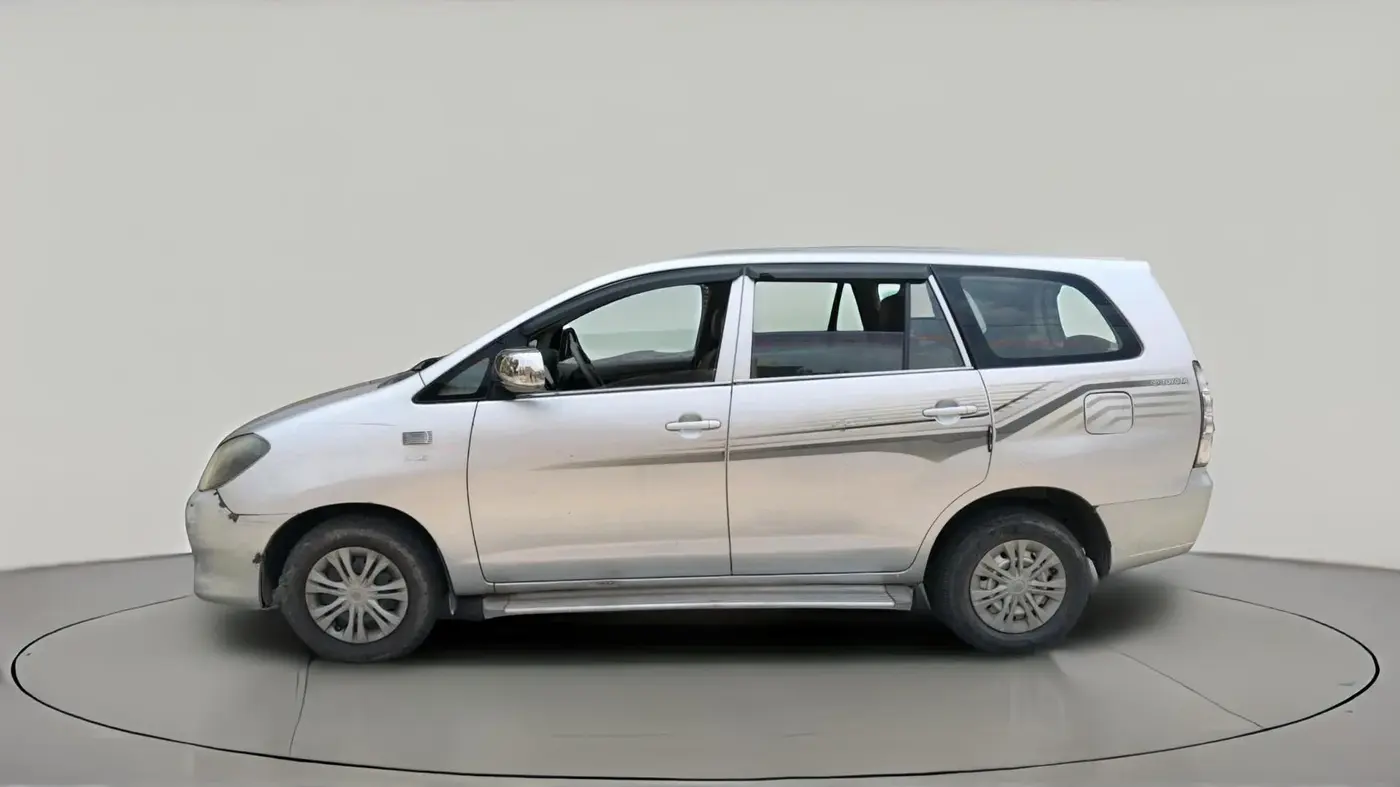 2011 Toyota Innova 2.5 G4 8 STR, Diesel, Manual, 1,38,721 km, exterior