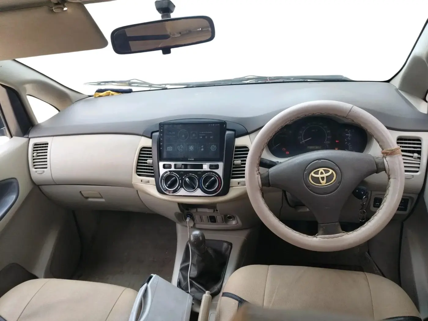 2011 Toyota Innova 2.5 G4 8 STR, Diesel, Manual, 1,38,721 km, interior