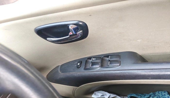 2013 Hyundai i10 MAGNA 1.2, Petrol, Manual, 1,01,590 km, interior