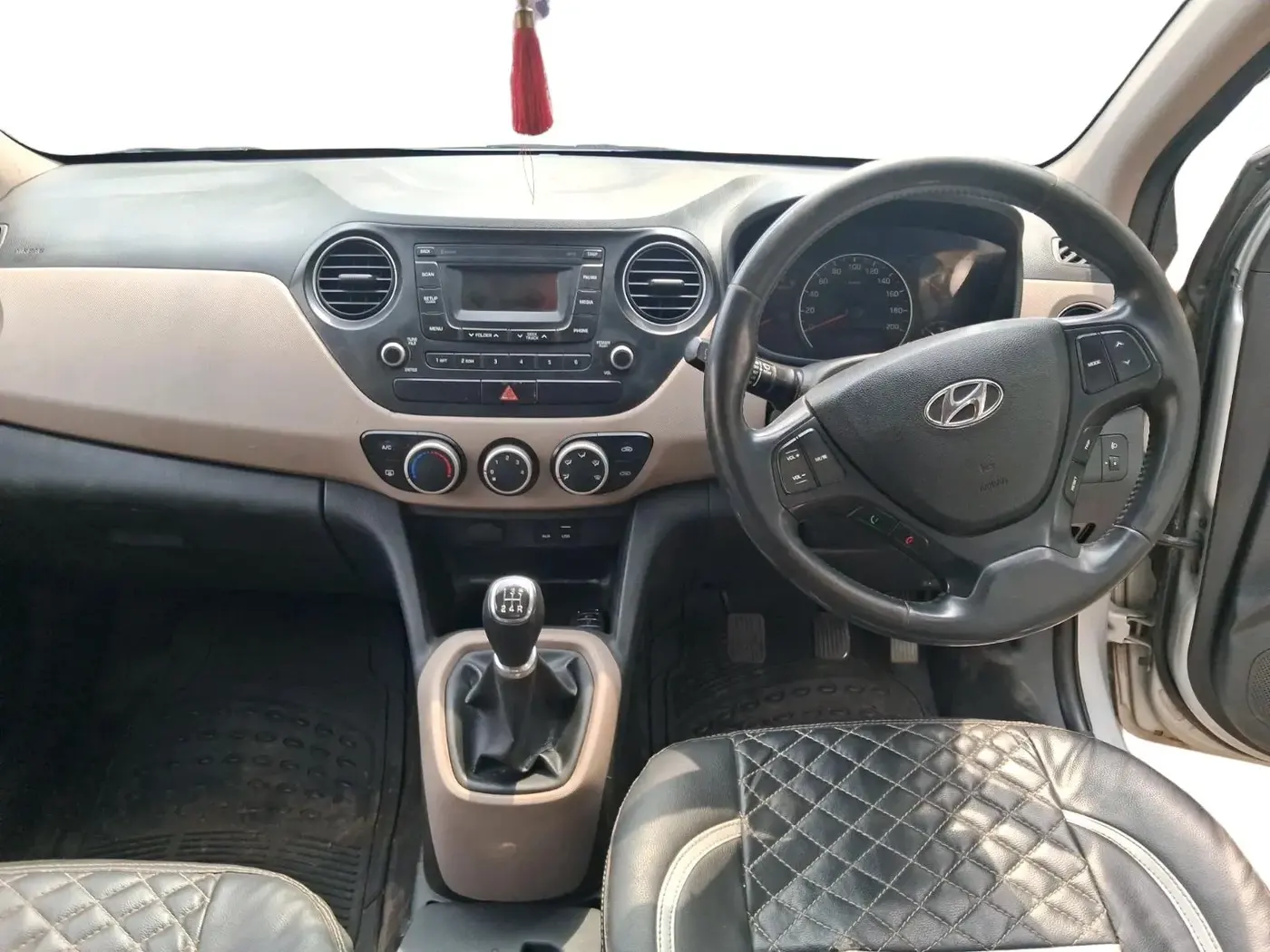 2016 Hyundai Grand i10 ASTA (O) 1.2 KAPPA VTVT, Petrol, Manual, 1,04,306 km, interior