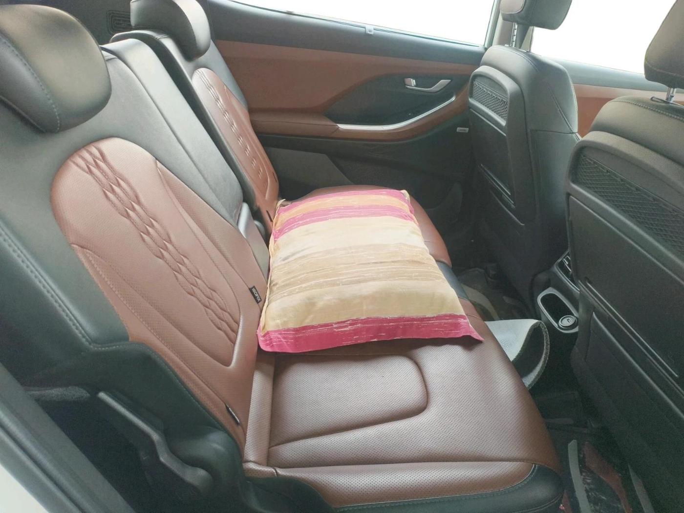 2022 Hyundai ALCAZAR 1.5 SIGNATURE (O) AT 7STR, Diesel, Automatic, 1,00,243 km, interior
