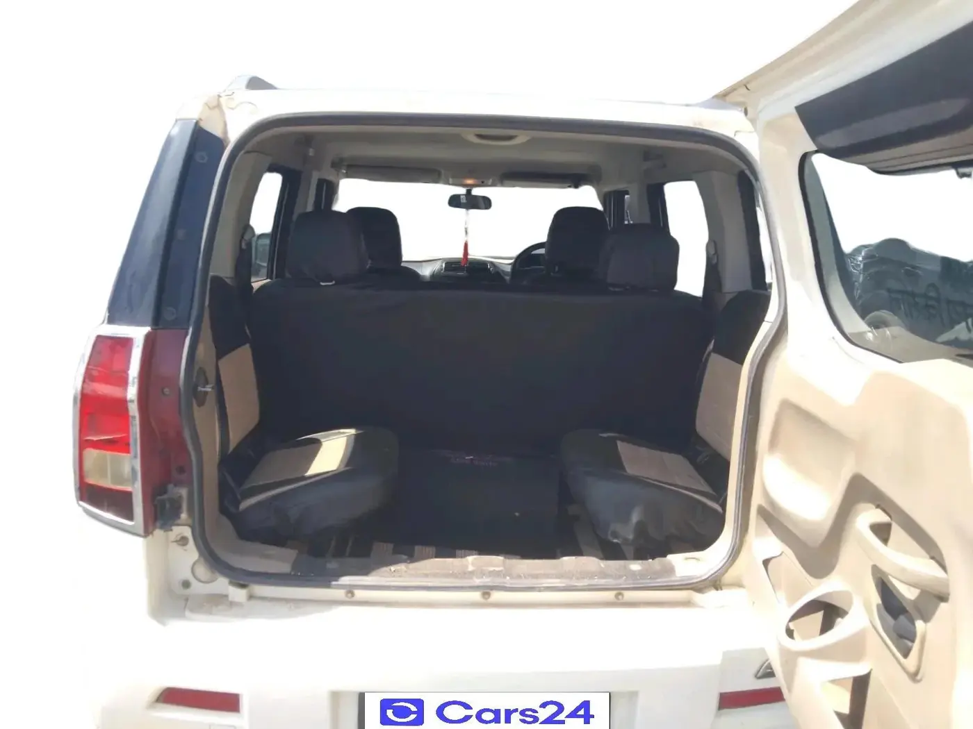 2016 Mahindra TUV300 T6 PLUS, Diesel, Manual, 1,49,447 km, exterior