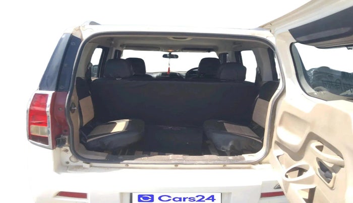 2016 Mahindra TUV300 T6 PLUS, Diesel, Manual, 1,49,447 km, exterior