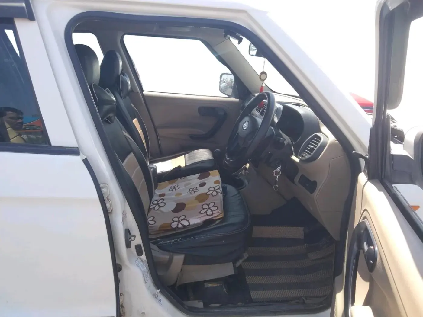 2016 Mahindra TUV300 T6 PLUS, Diesel, Manual, 1,49,447 km, interior