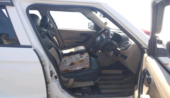 2016 Mahindra TUV300 T6 PLUS, Diesel, Manual, 1,49,447 km, interior