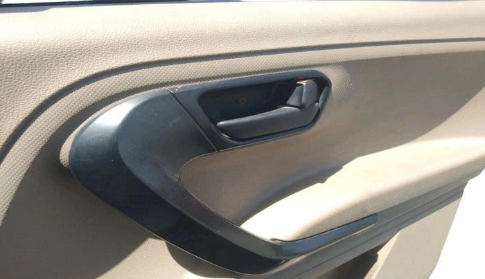 2016 Mahindra TUV300 T6 PLUS, Diesel, Manual, 1,49,447 km, interior