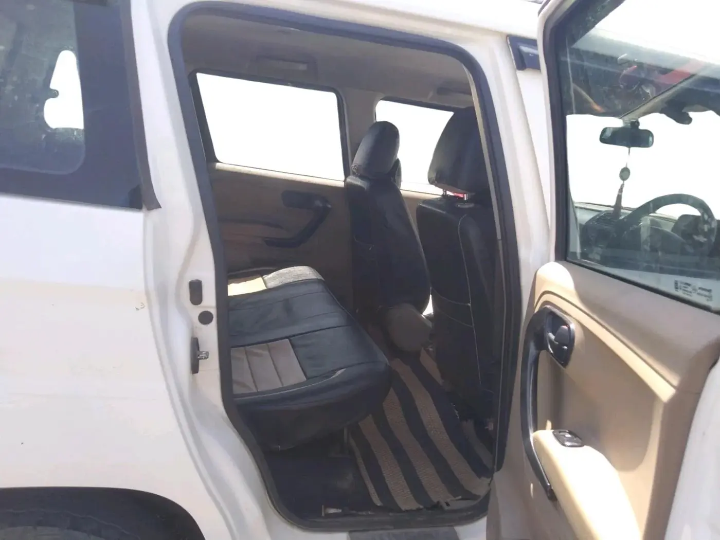 2016 Mahindra TUV300 T6 PLUS, Diesel, Manual, 1,49,447 km, interior