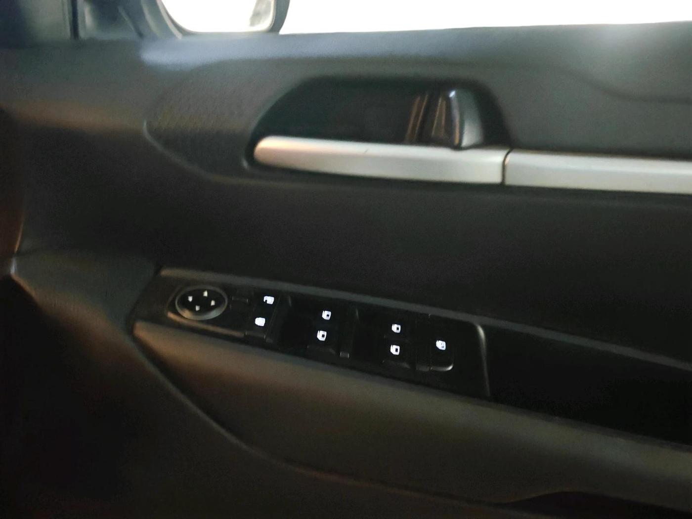 2024 KIA SONET HTK (O) 1.2 Petrol MT, Petrol, Manual, 58,721 km, interior