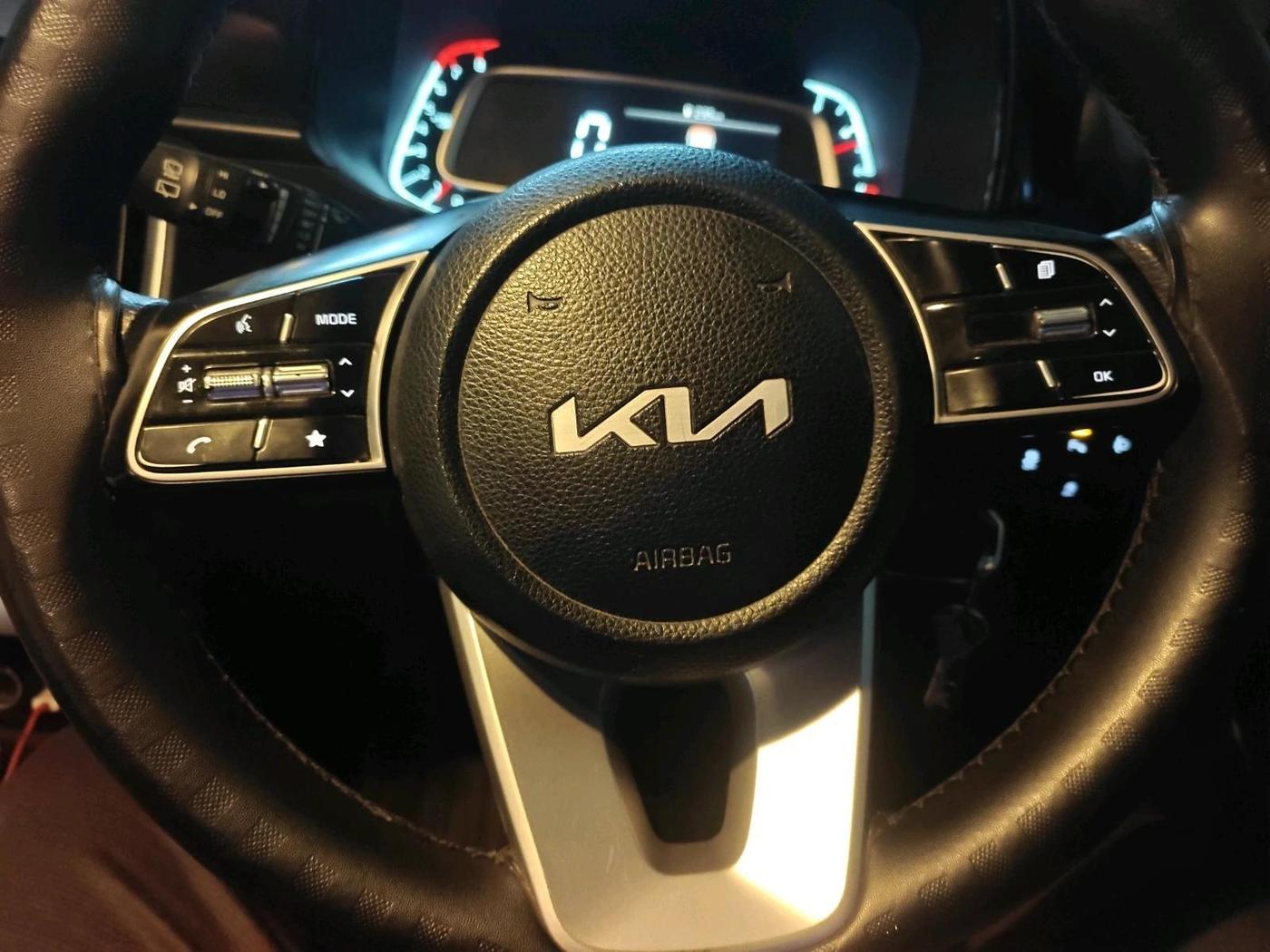 2024 KIA SONET HTK (O) 1.2 Petrol MT, Petrol, Manual, 58,721 km, interior