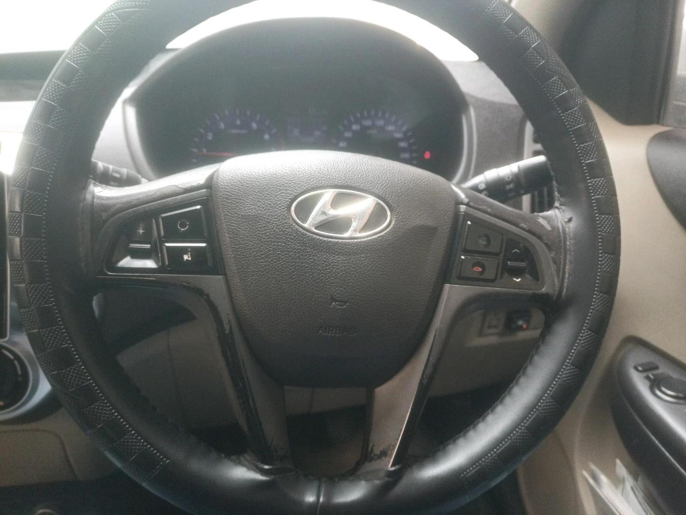 2012 Hyundai i20 ASTA 1.2, CNG, Manual, 1,84,381 km, interior