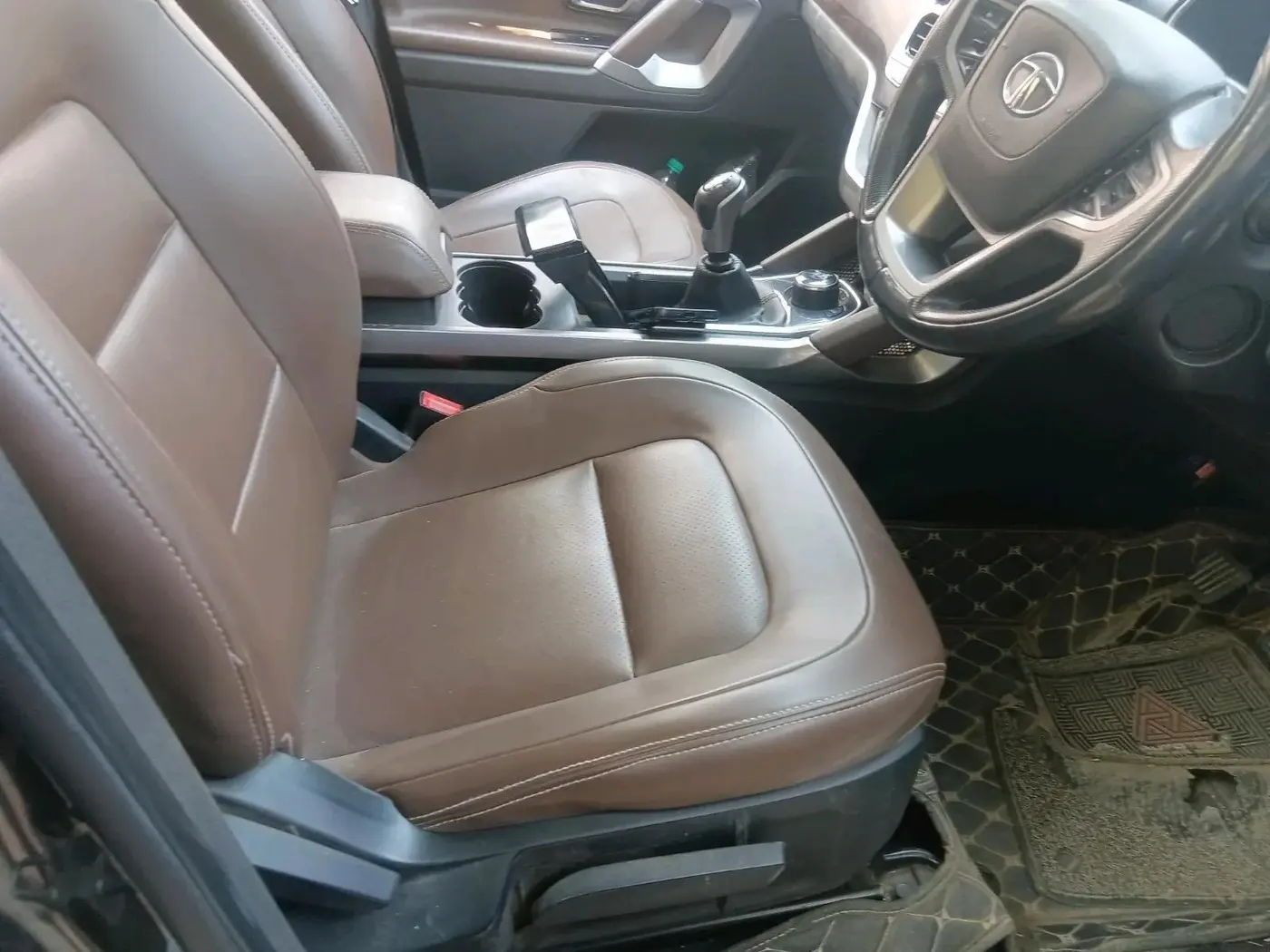 2019 Tata Harrier XZ 2.0L, Diesel, Manual, 1,07,325 km, interior