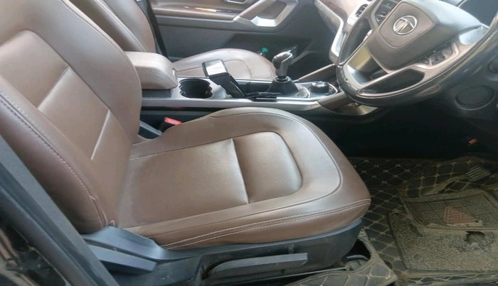 2019 Tata Harrier XZ 2.0L, Diesel, Manual, 1,07,325 km, interior