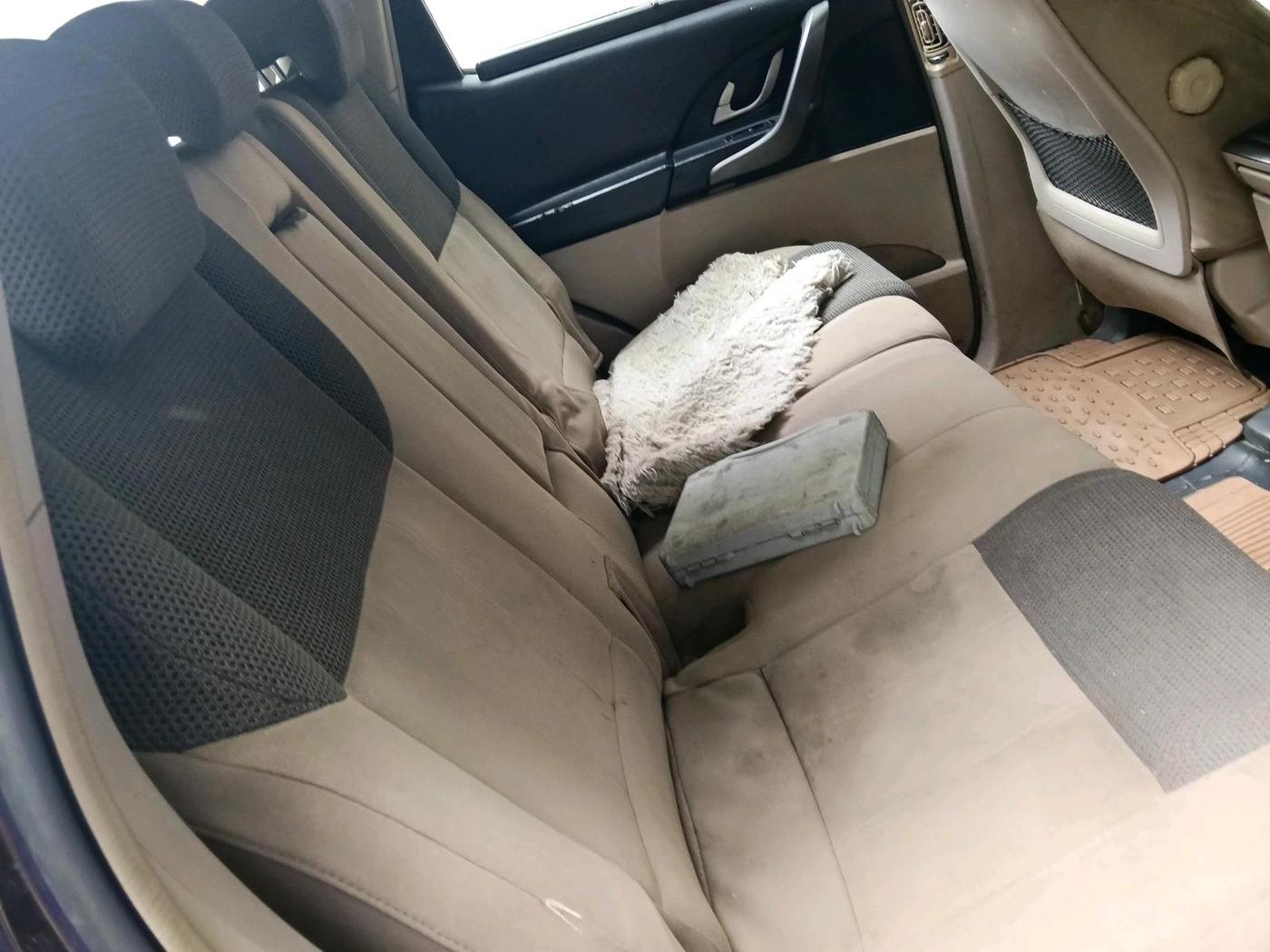 2017 Mahindra XUV500 W6, Diesel, Manual, 2,69,378 km, interior